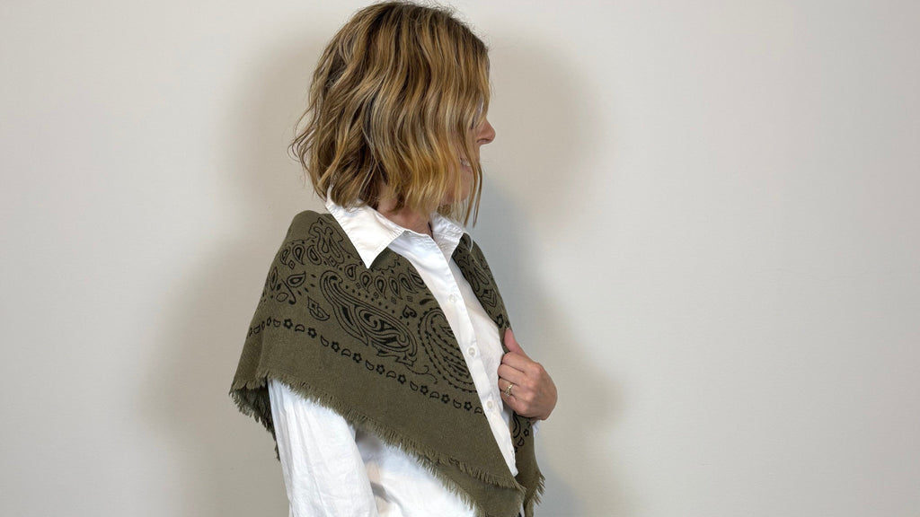 Square Wool Scarf with Paisley Pattern- Green