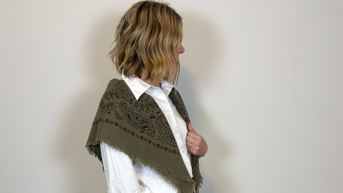 Square Wool Scarf with Paisley Pattern- Green